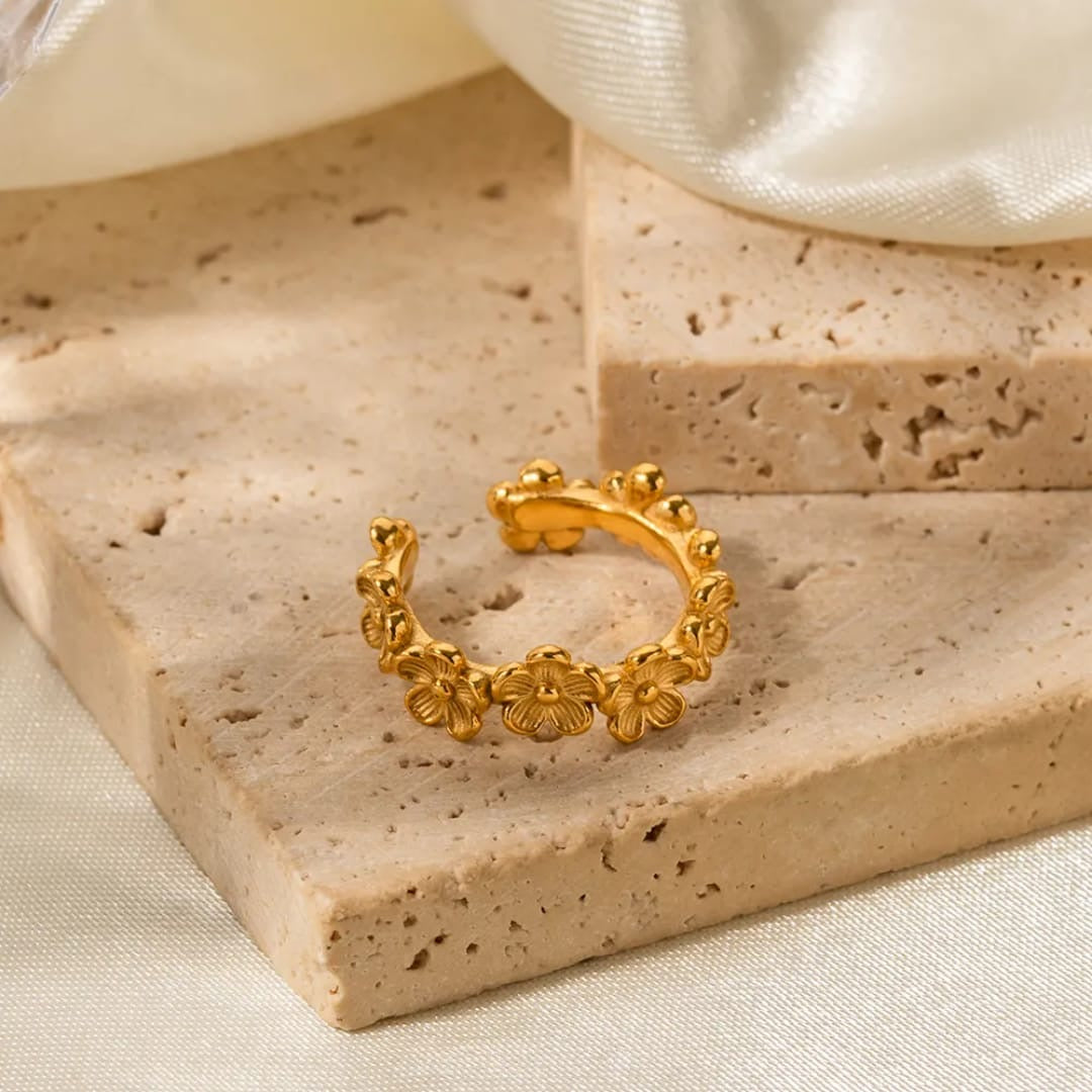 Lazy Daisy Ring (adjustable)