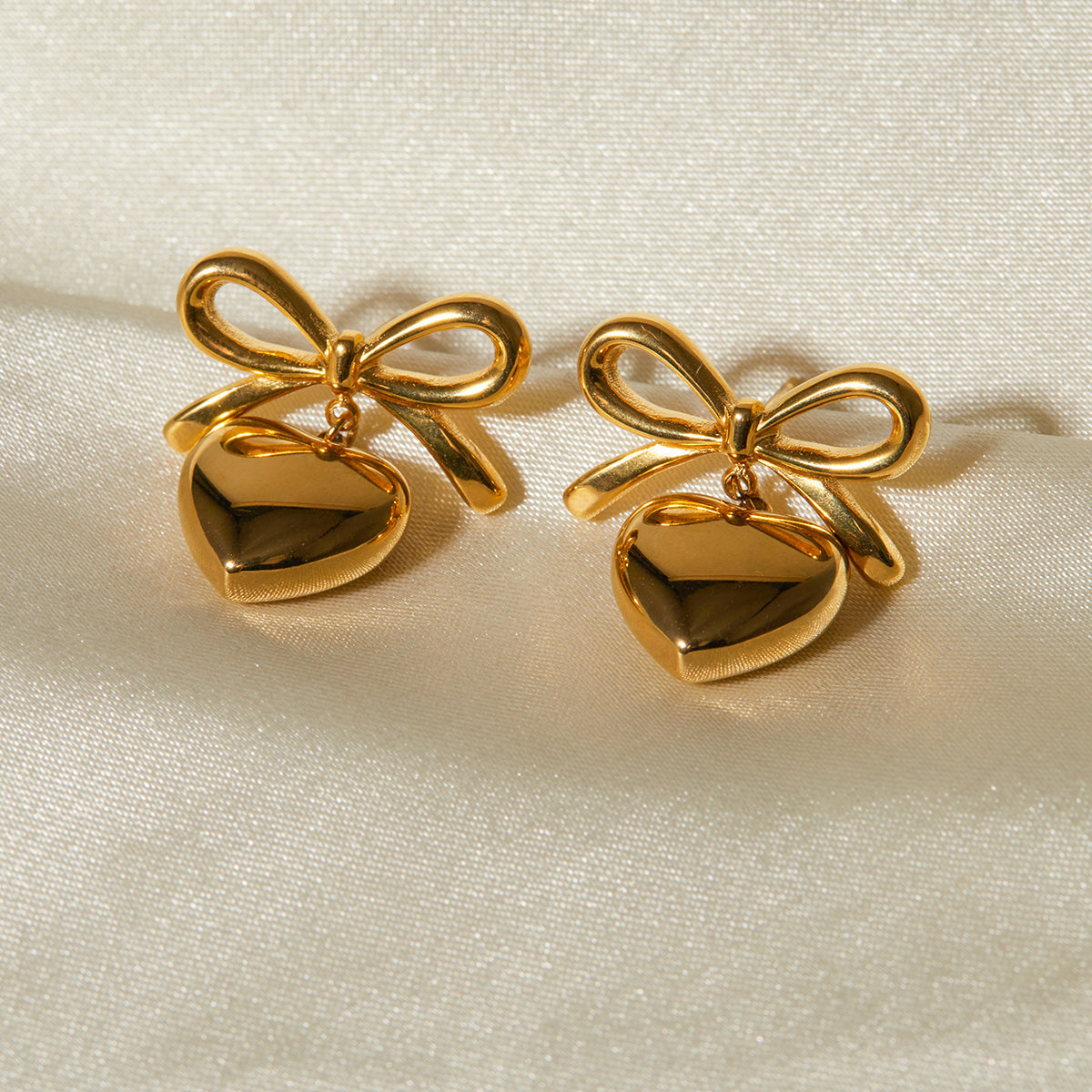 Heart-bow studs