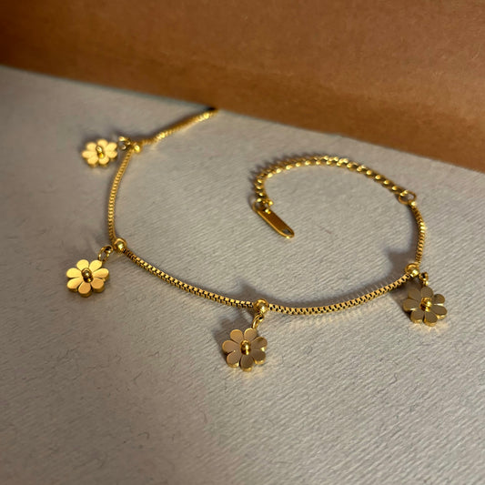 Lazy daisy bracelet