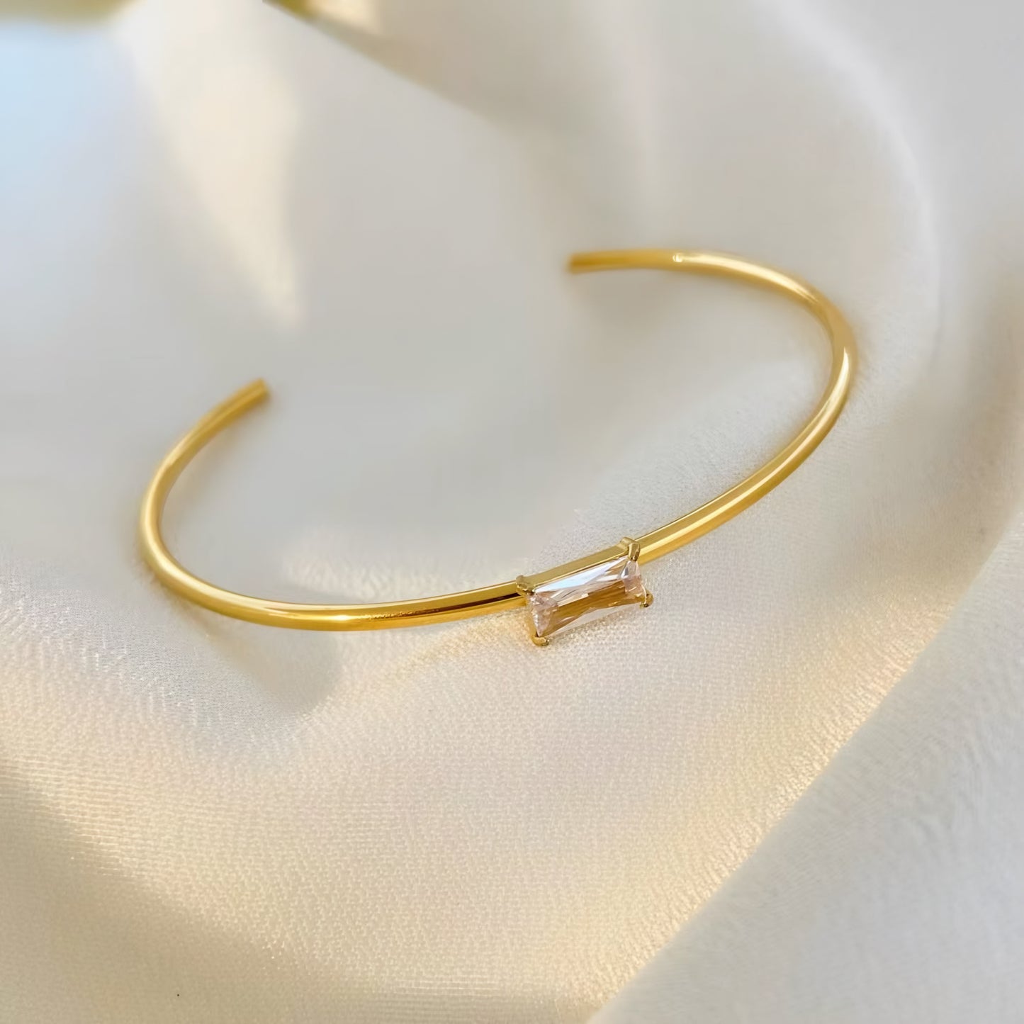 Baguette bar bracelet