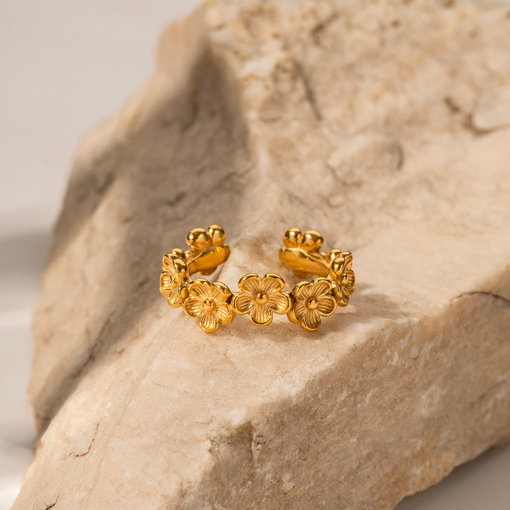 Lazy Daisy Ring (adjustable)