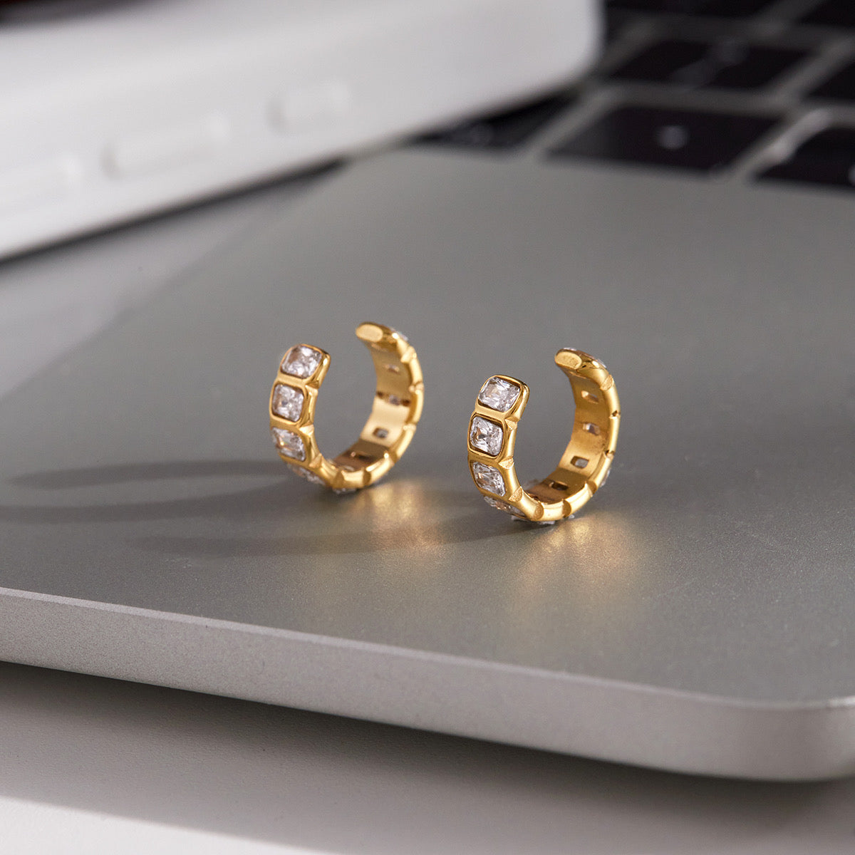 Valentino earcuffs